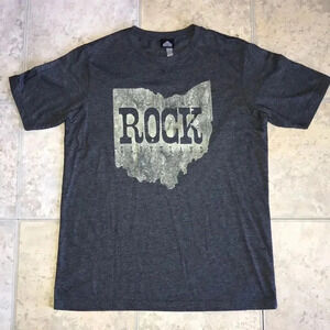 Rock & Roll Hall of Fame Cleveland Ohio Tee Shirt 🎸